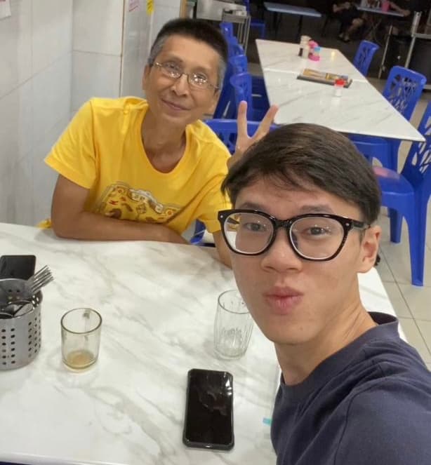 My primary school art teacher and me. Past midnight at the mamak, February 27th. An hour I didn't plan to have.